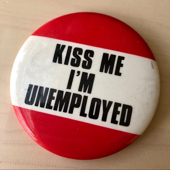 Vintage Kiss Me I’m Unemployed Pin Button Badge - Picture 2 of 3